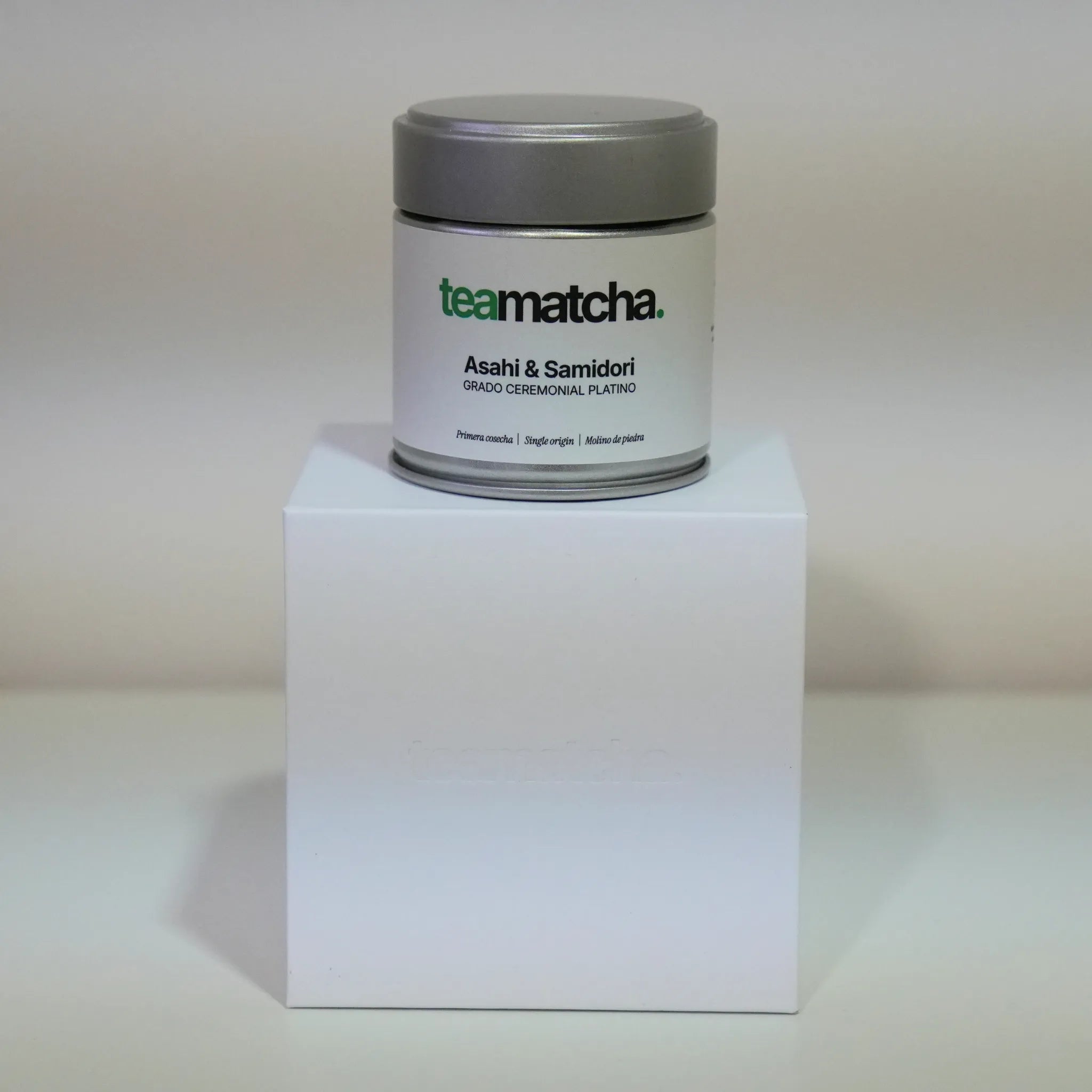Envase de Té Matcha Ceremonial Platino de teamatcha en fondo blanco